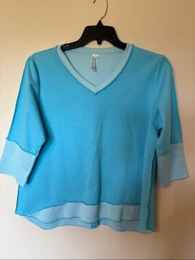Lulu-B Two-Tone Light Blue V-Neck Layered Sleeve Top